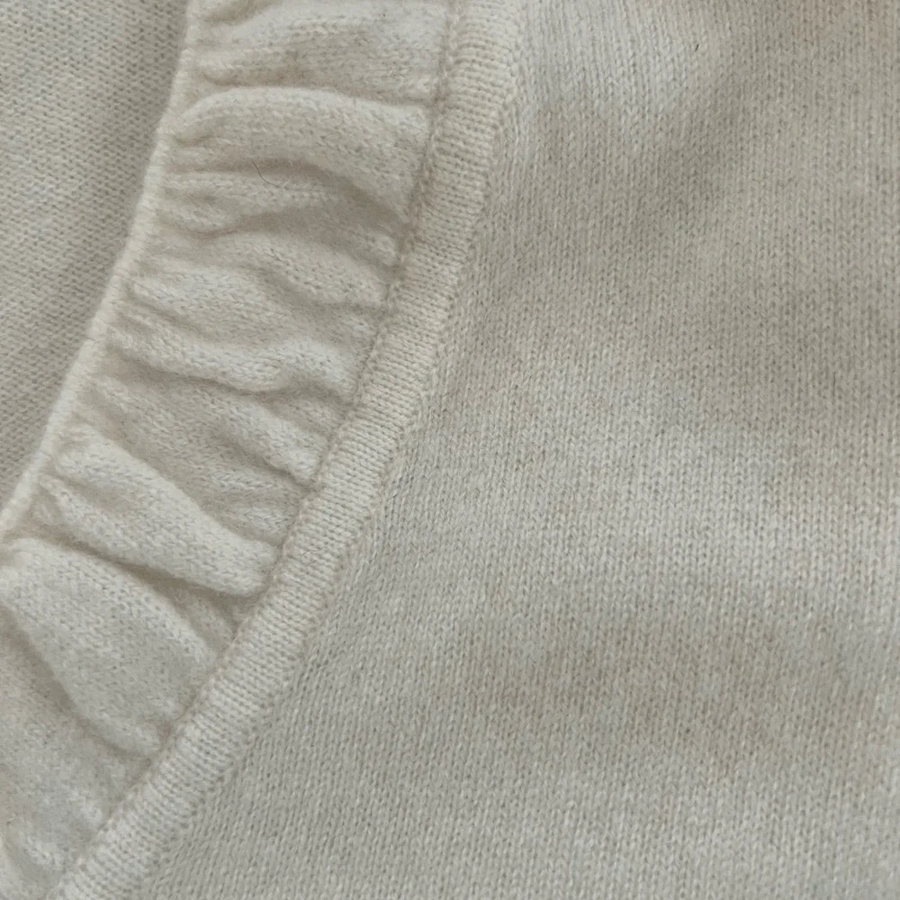 Ralph Lauren 100% Cashmere Ruffle V-Neck Sweater – Ivory, Size M - Picture 5 of 5